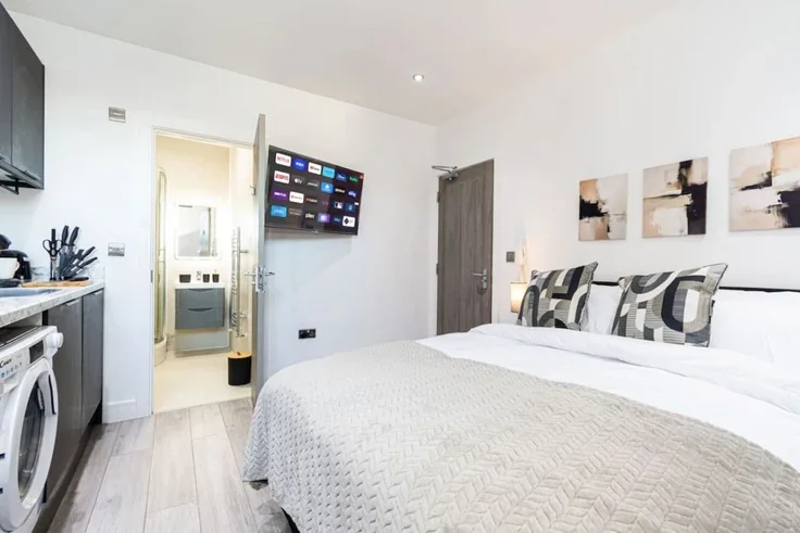 Flat Mitcham Road in Greater London