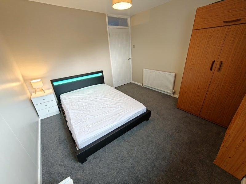 Flat Dumbryden Gardens in City of Edinburgh