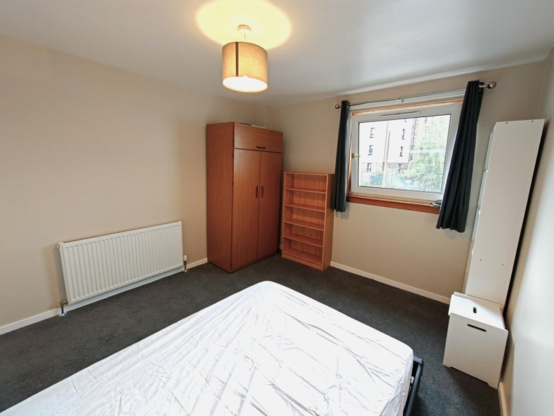 Flat Dumbryden Gardens in City of Edinburgh