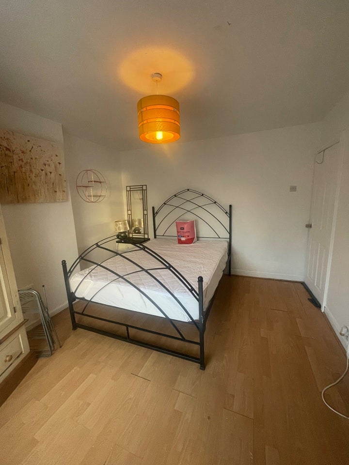 Room Carlton Road in Nottingham