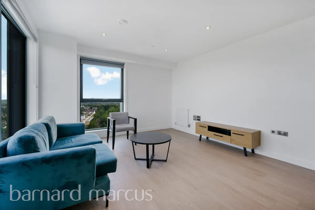 Flat Sutton Court Road in Greater London