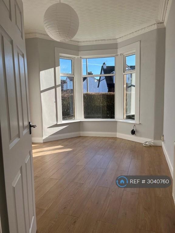 Flat Auchinairn Road in Bishopbriggs