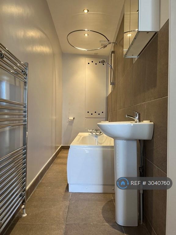 Flat Auchinairn Road in Bishopbriggs