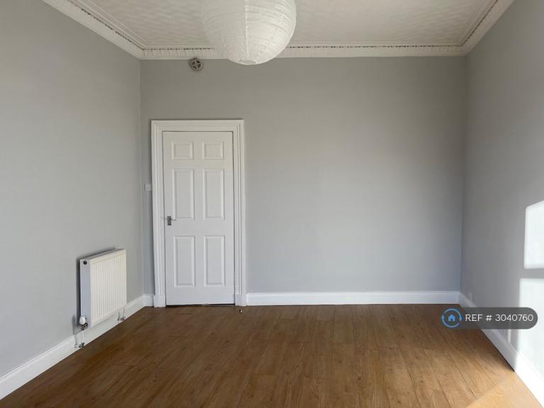 Flat Auchinairn Road in Bishopbriggs