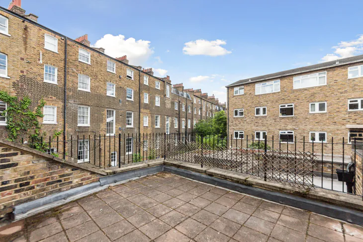 Flat Swan Street in Greater London