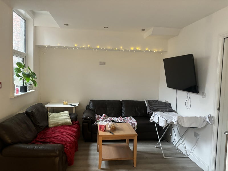 Room Kenmare Road in Liverpool