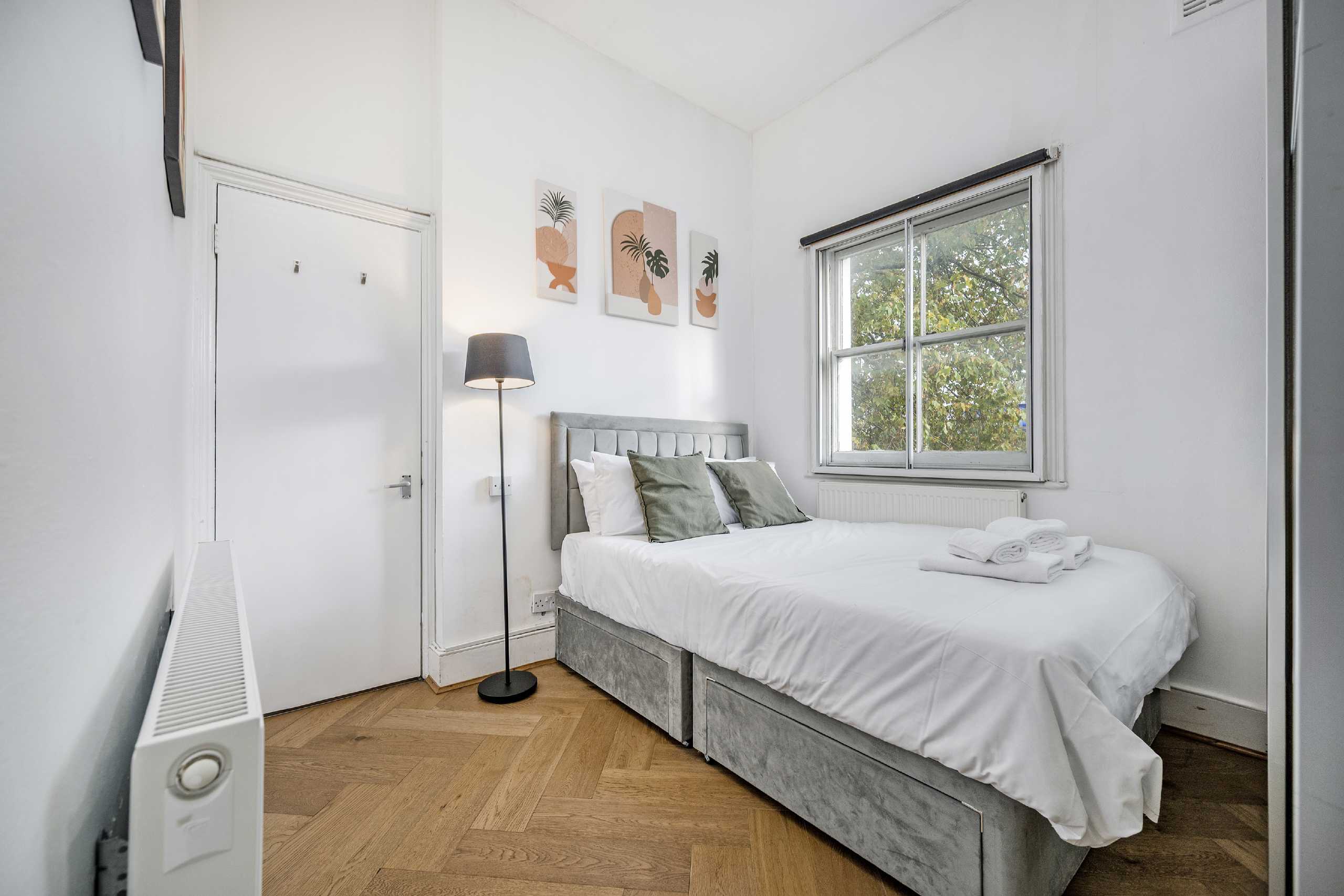 Flat Cambridge Gardens in Greater London