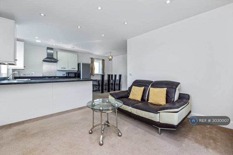 Flat Drinkwater Road in Greater London
