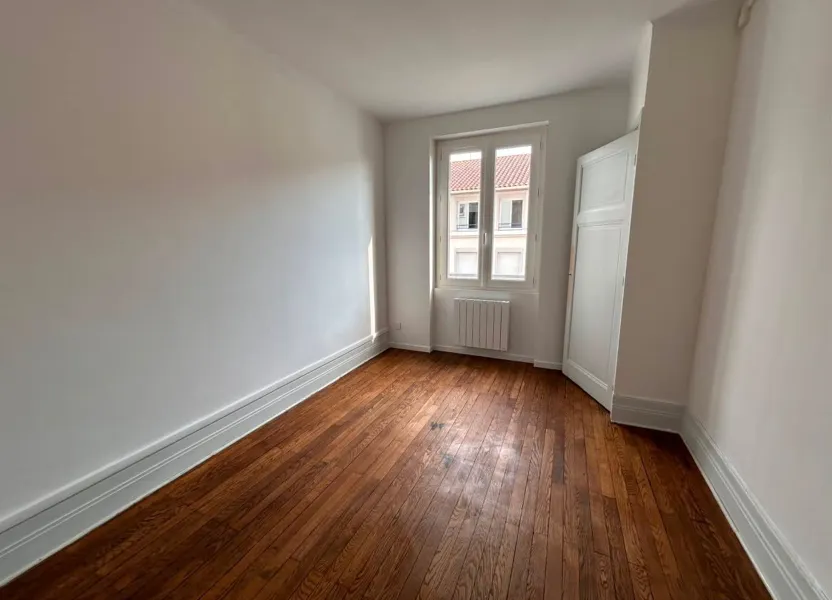 Flat Rue Antoine Charial in Lyon