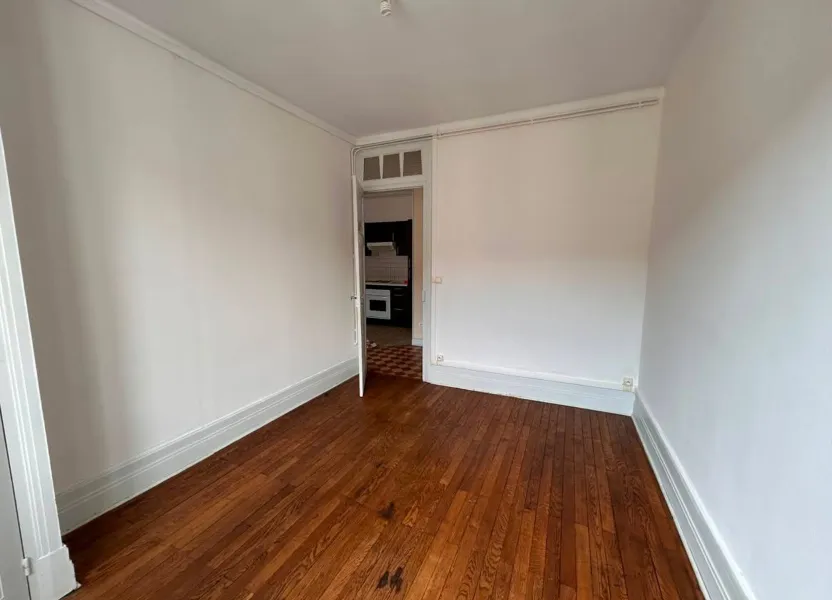 Flat Rue Antoine Charial in Lyon