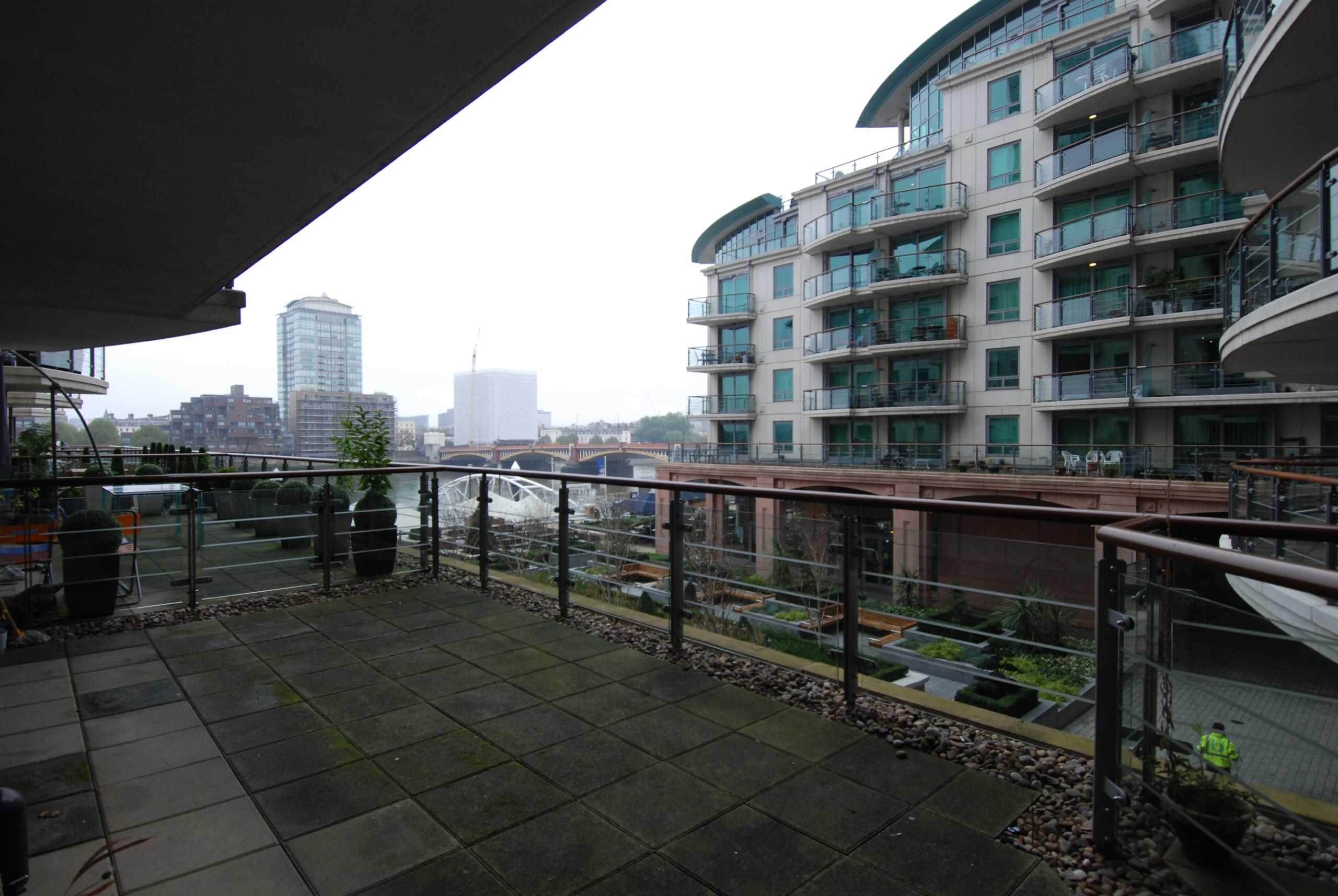 Flat Nine Elms Lane in Greater London