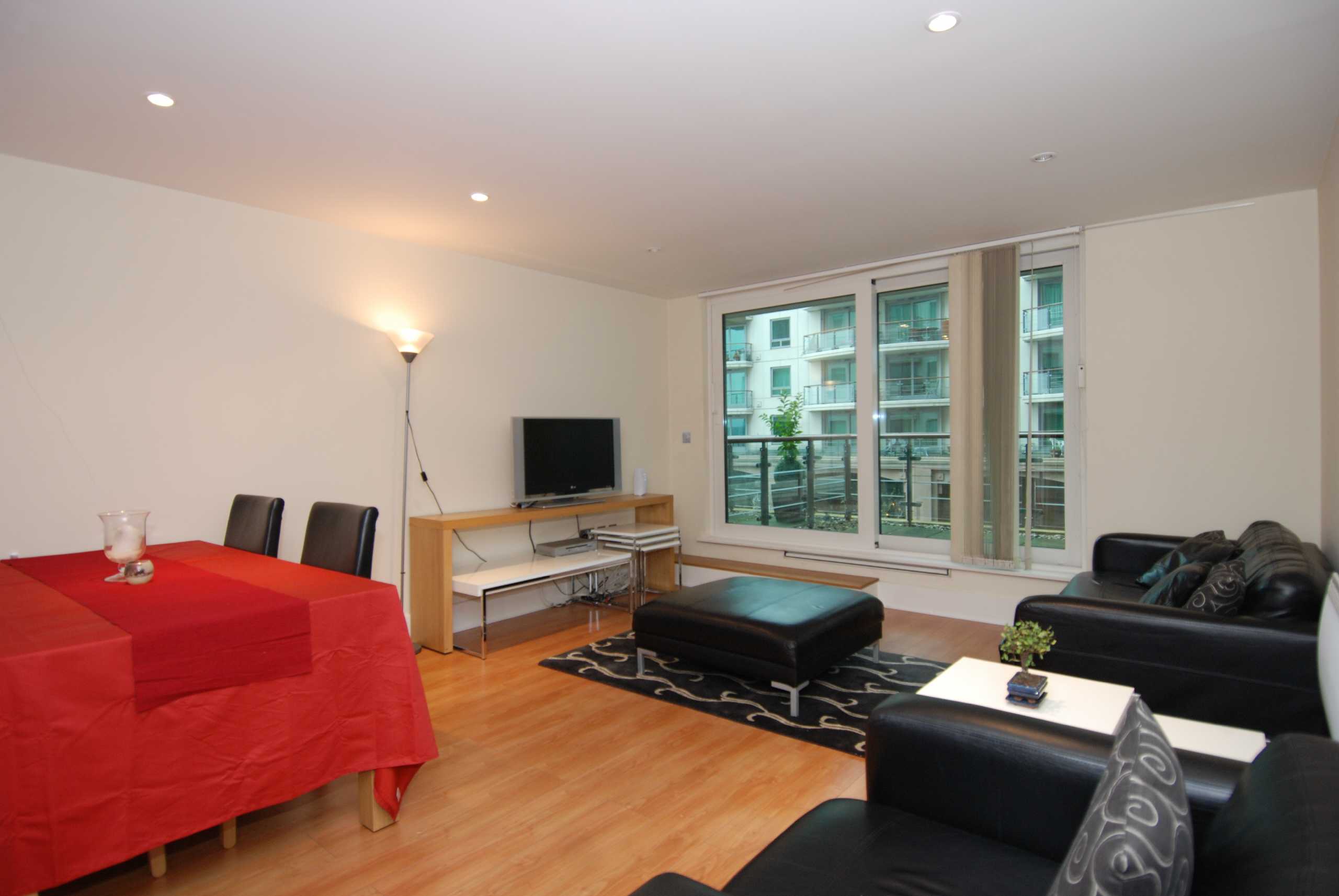 Flat Nine Elms Lane in Greater London