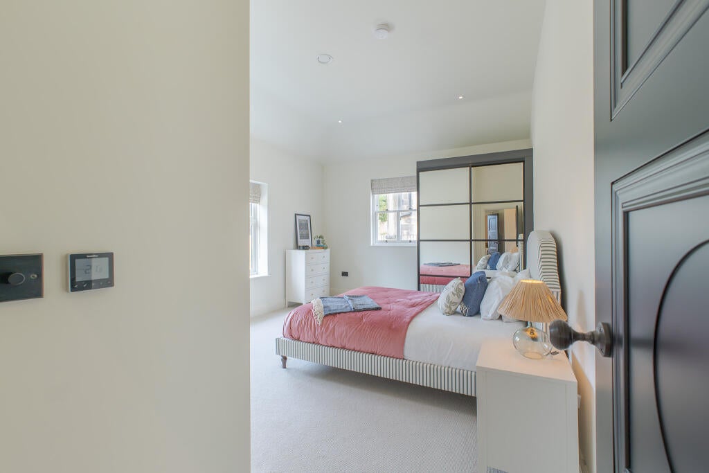 Flat Lebanon Road in Greater London