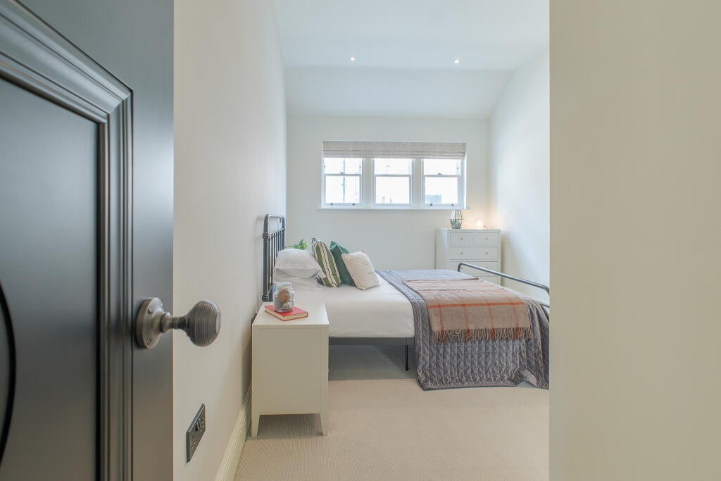 Flat Lebanon Road in Greater London