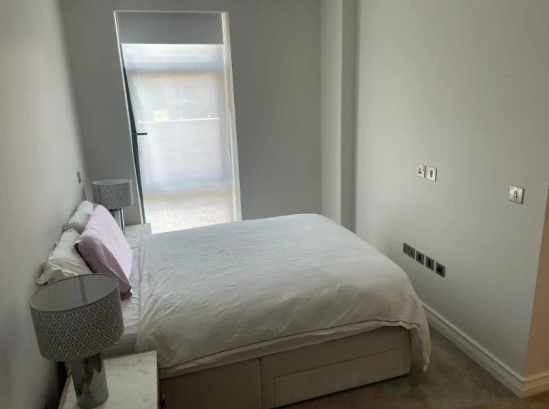 Flat Littleworth Road in Elmbridge