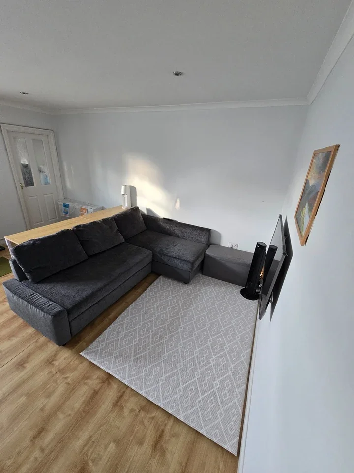 Room Heyford Road in Greater London