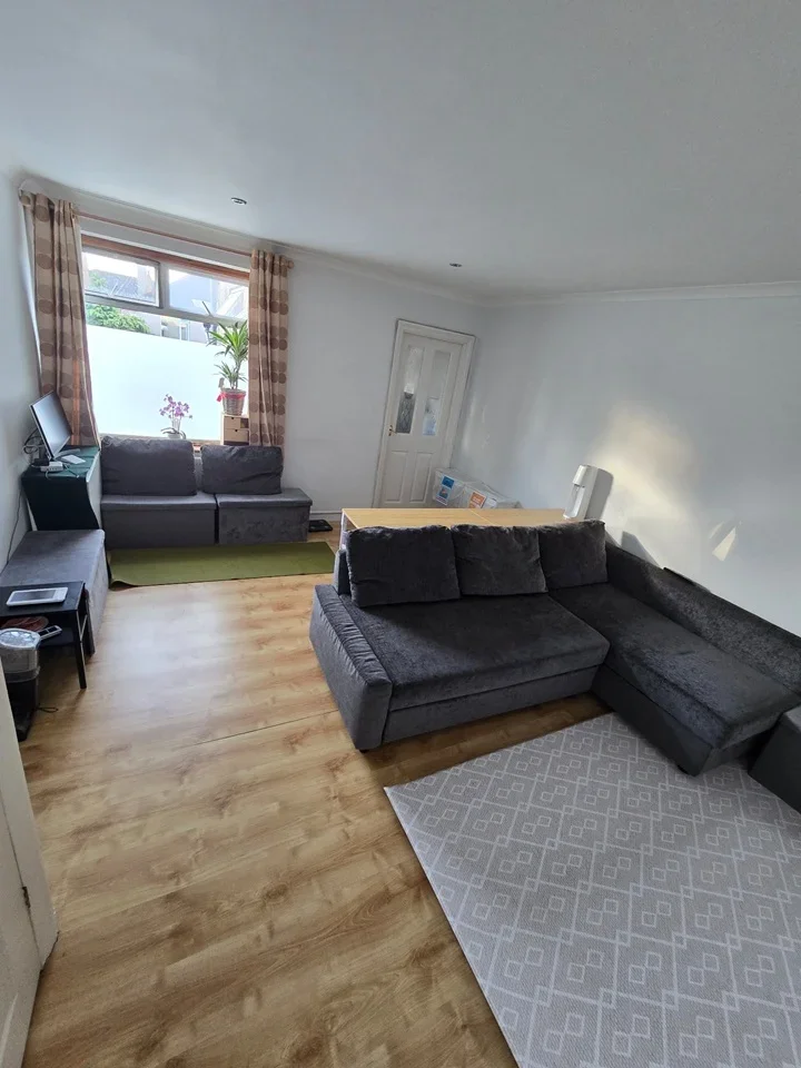 Room Heyford Road in Greater London