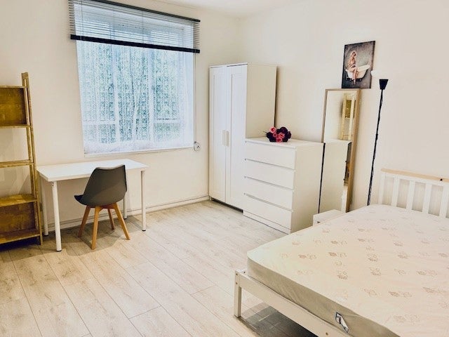 Room Vermont Road in Greater London