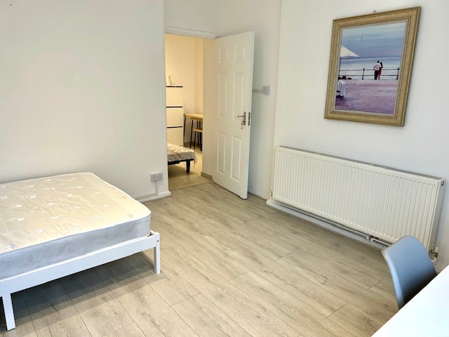 Room Vermont Road in Greater London