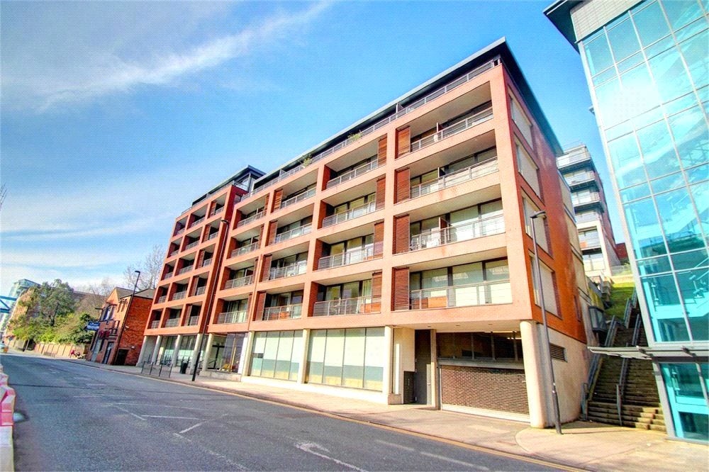 Flat Clavering Place in Newcastle upon Tyne