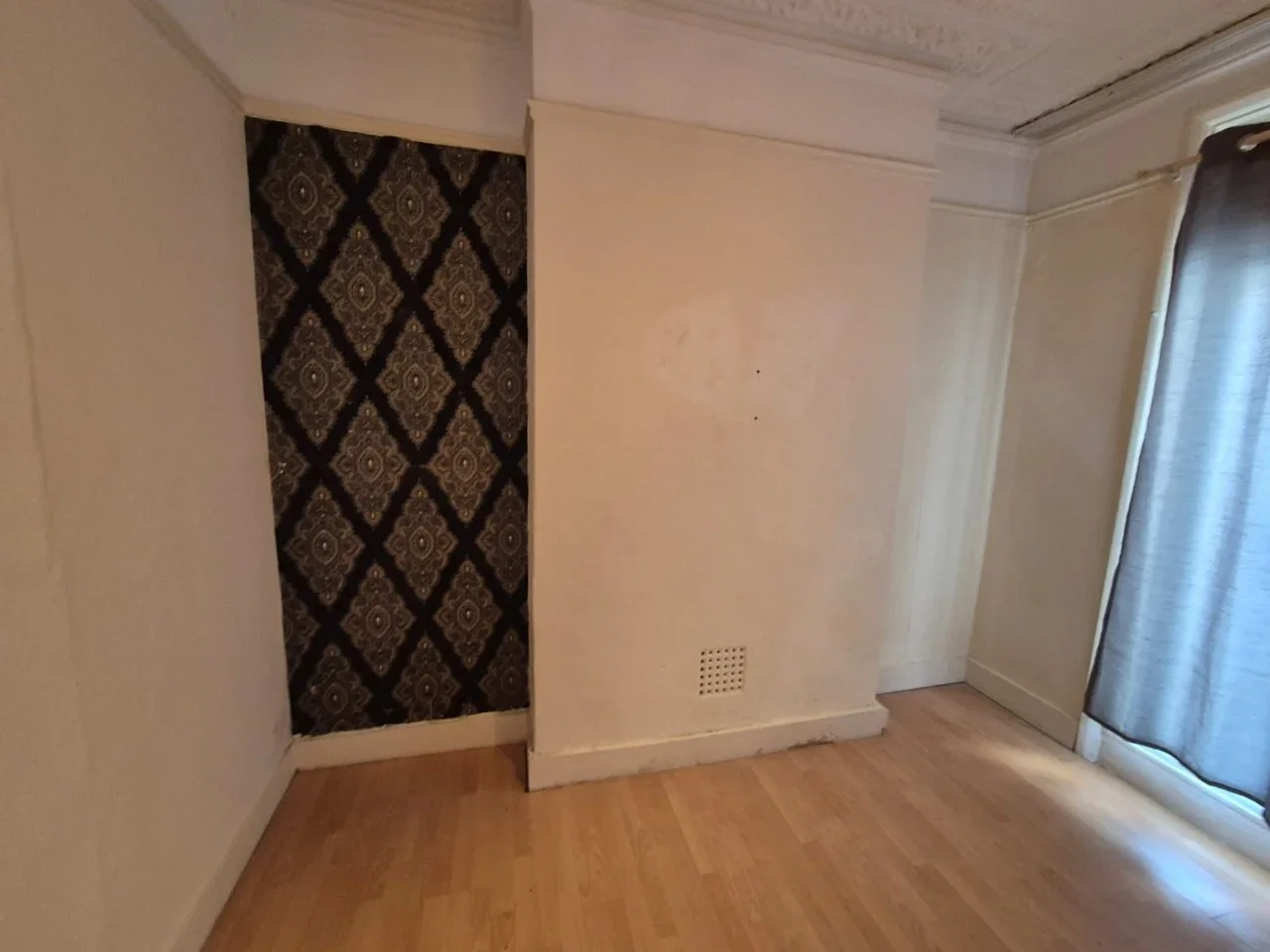 House Pellatt Grove in Greater London