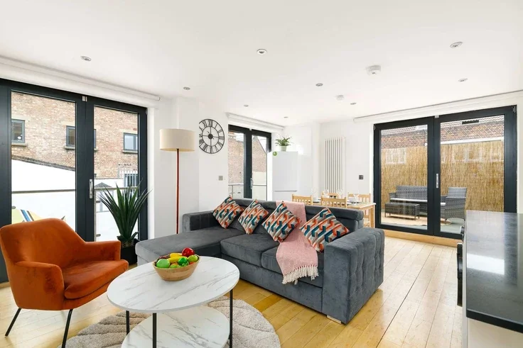 Flat Stanway Street in Greater London
