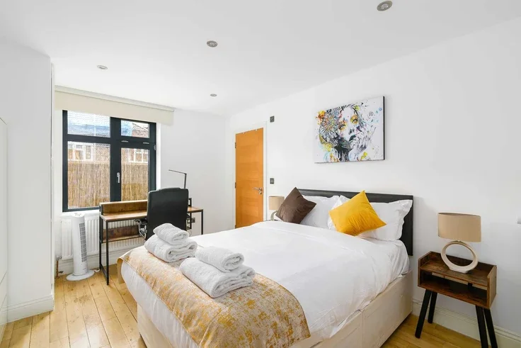 Flat Stanway Street in Greater London