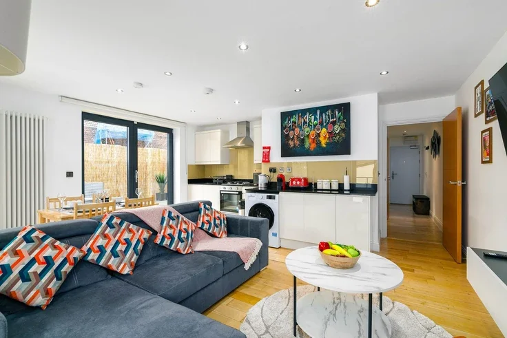 Flat Stanway Street in Greater London