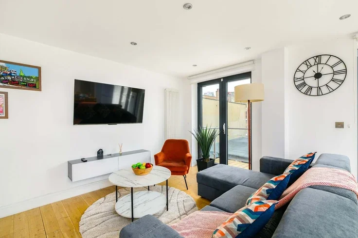 Flat Stanway Street in Greater London