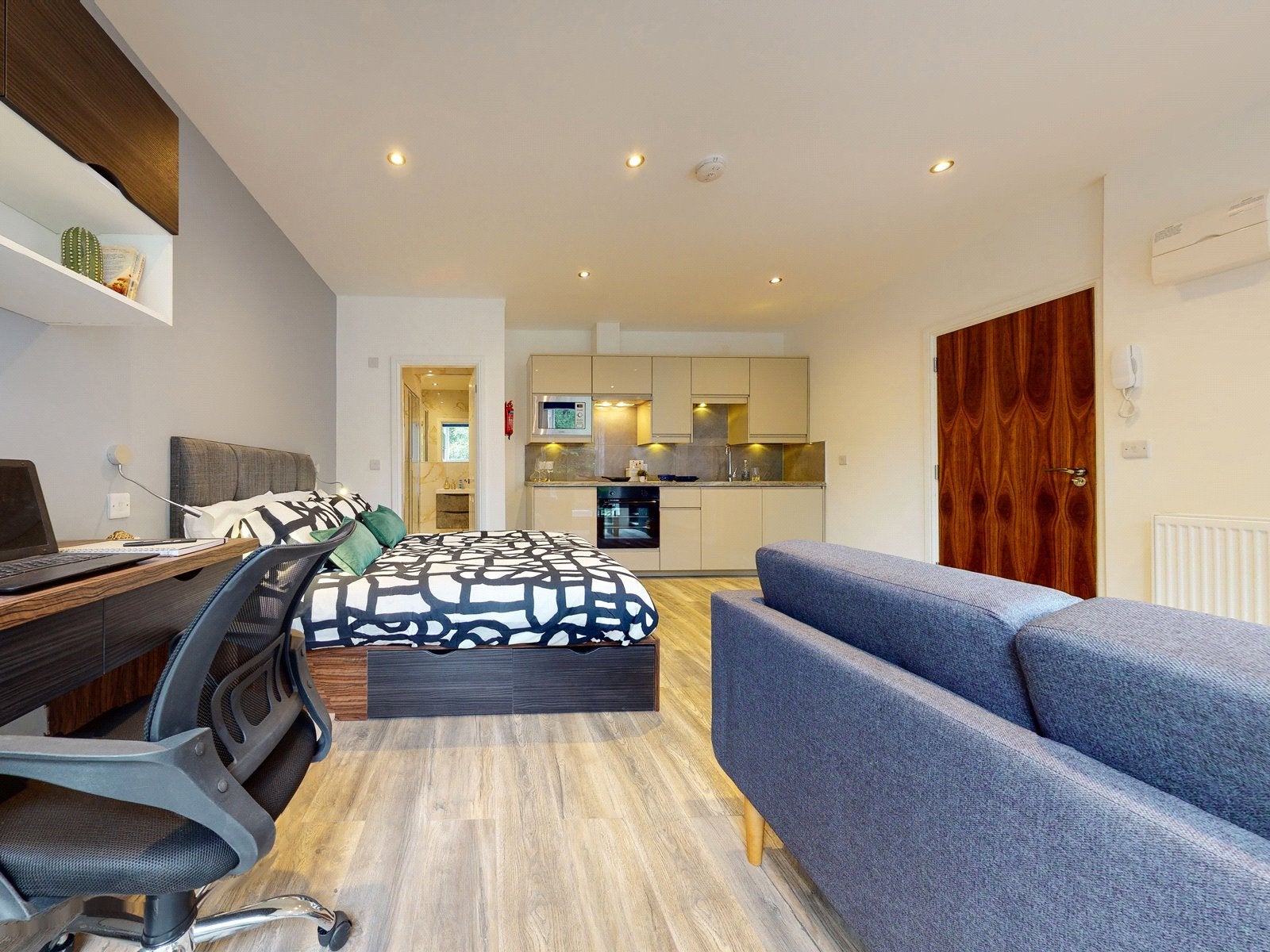 Flat Hyde Terrace in Leeds