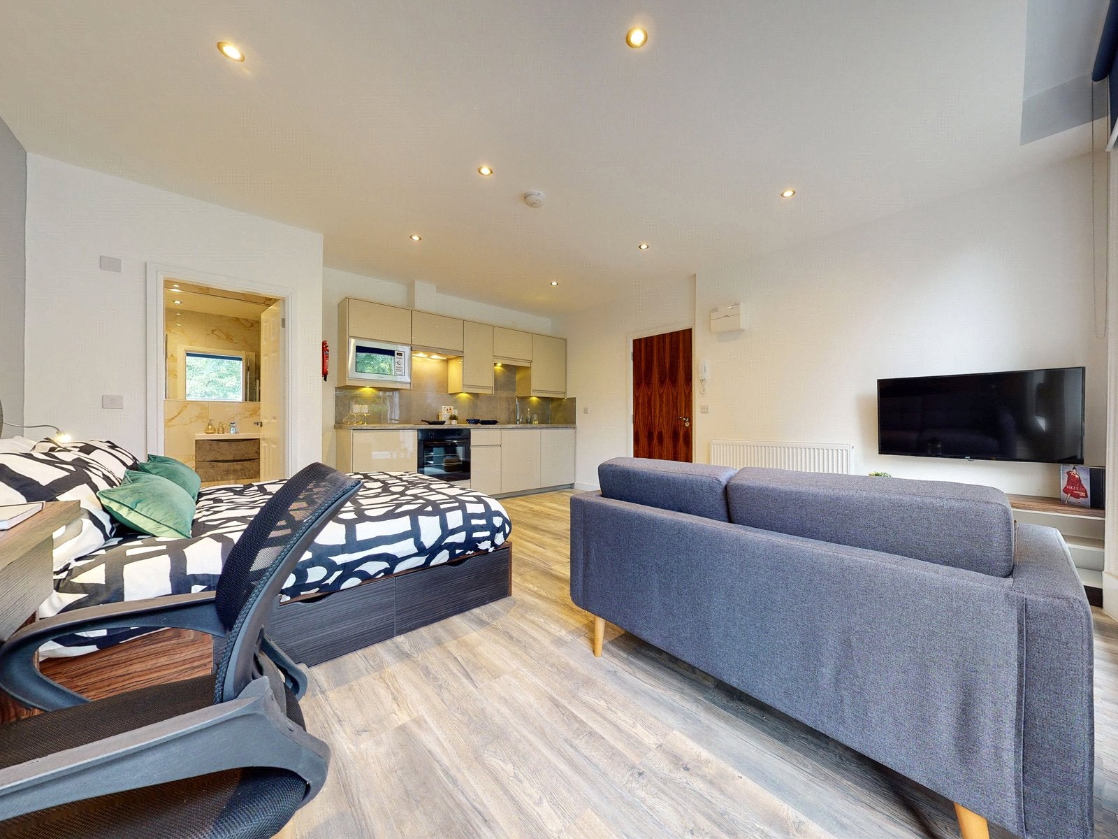Flat Hyde Terrace in Leeds