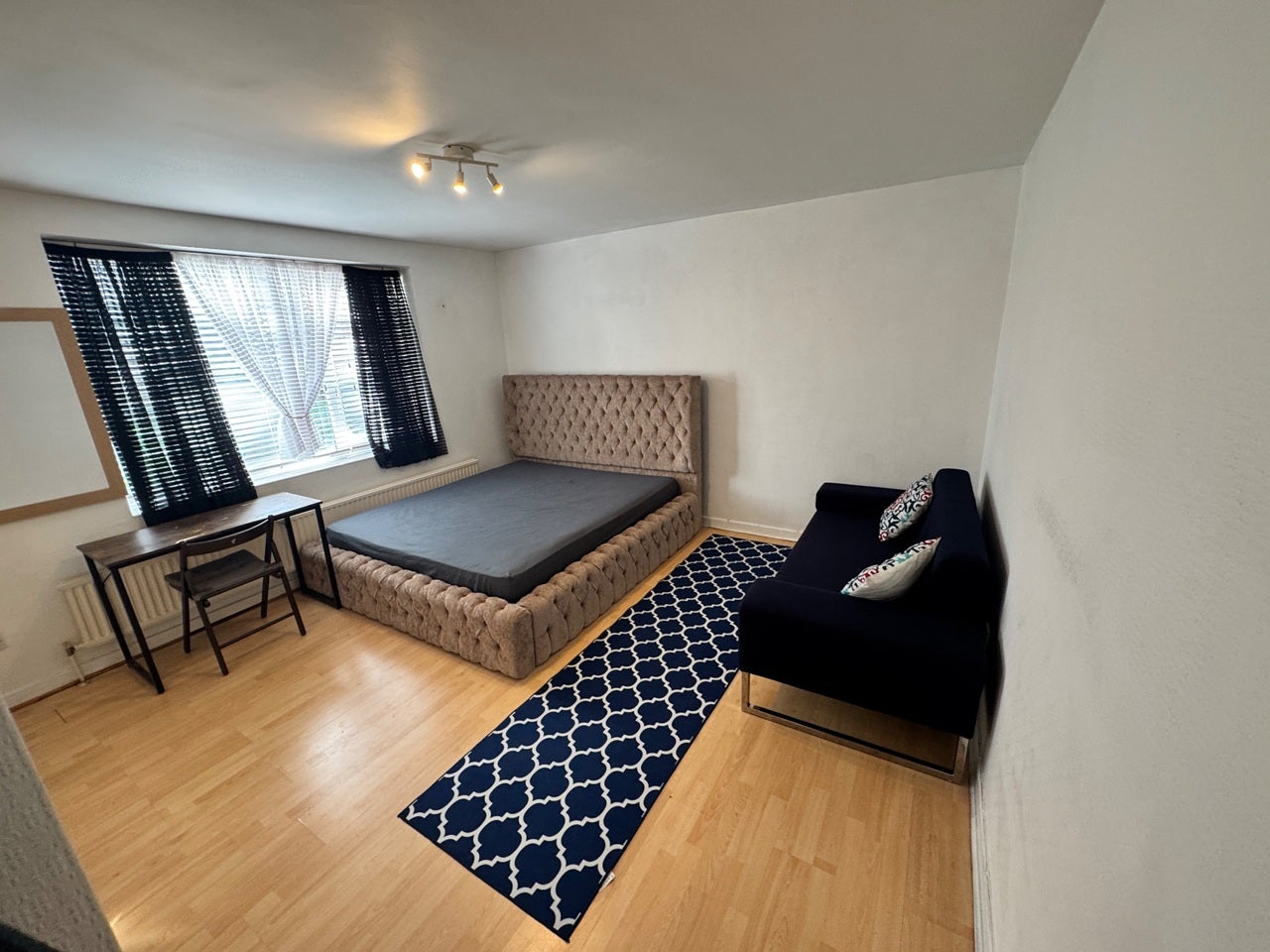 Room Parson Street in Greater London