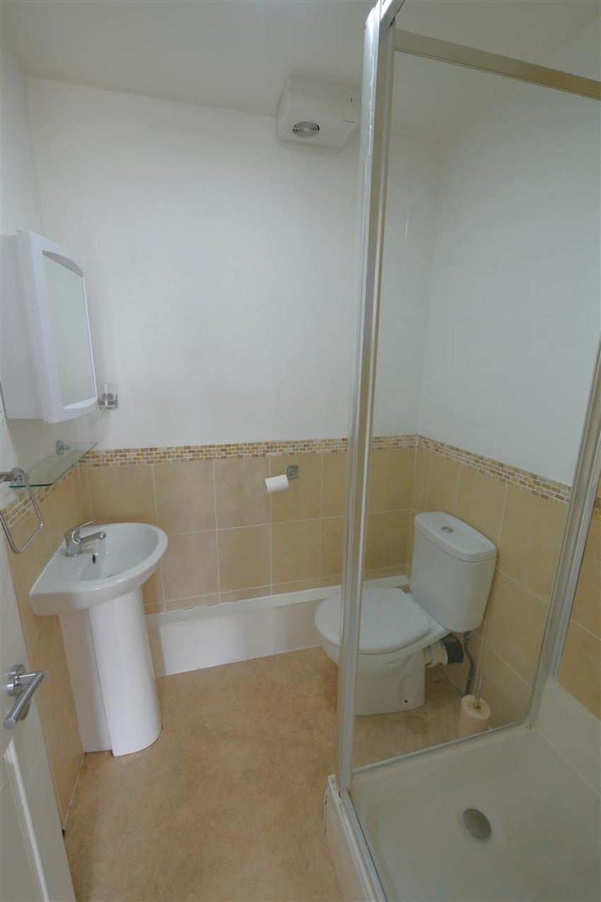 Flat Tarring Road in Worthing