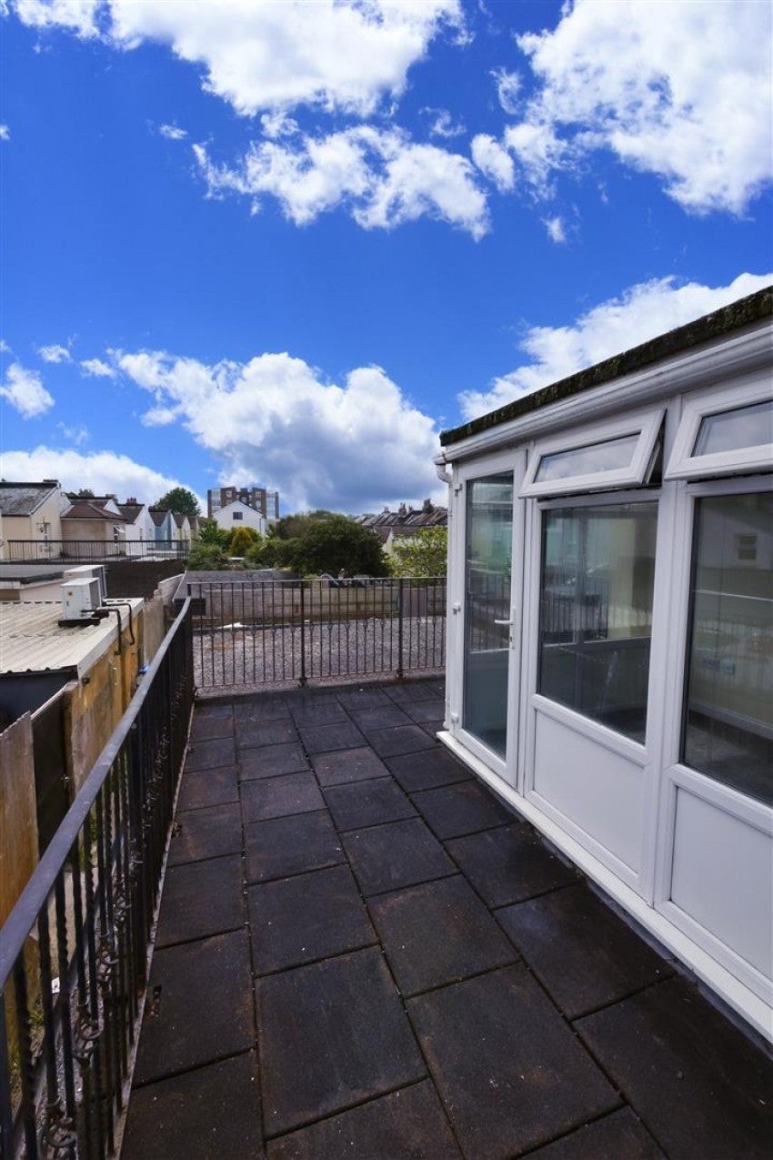 Flat Tarring Road in Worthing