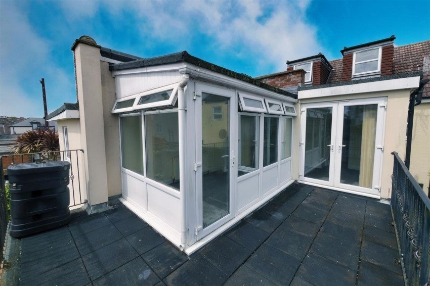 Flat Tarring Road in Worthing