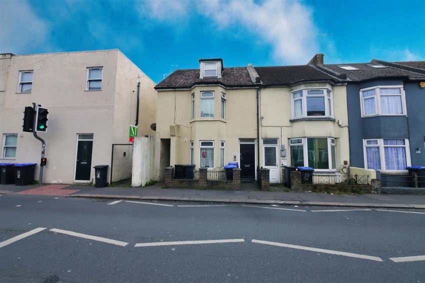 Flat Tarring Road in Worthing