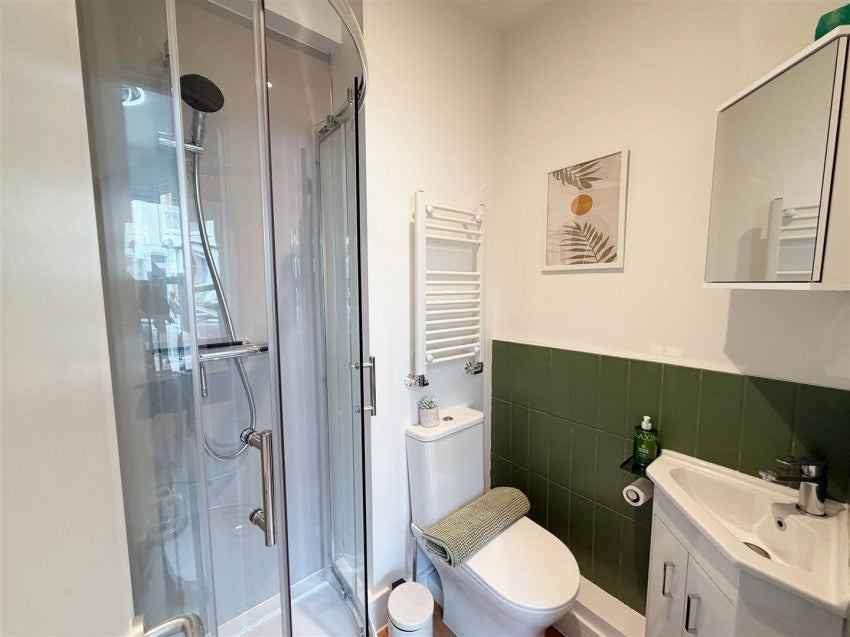 Room Curzon Street in Reading