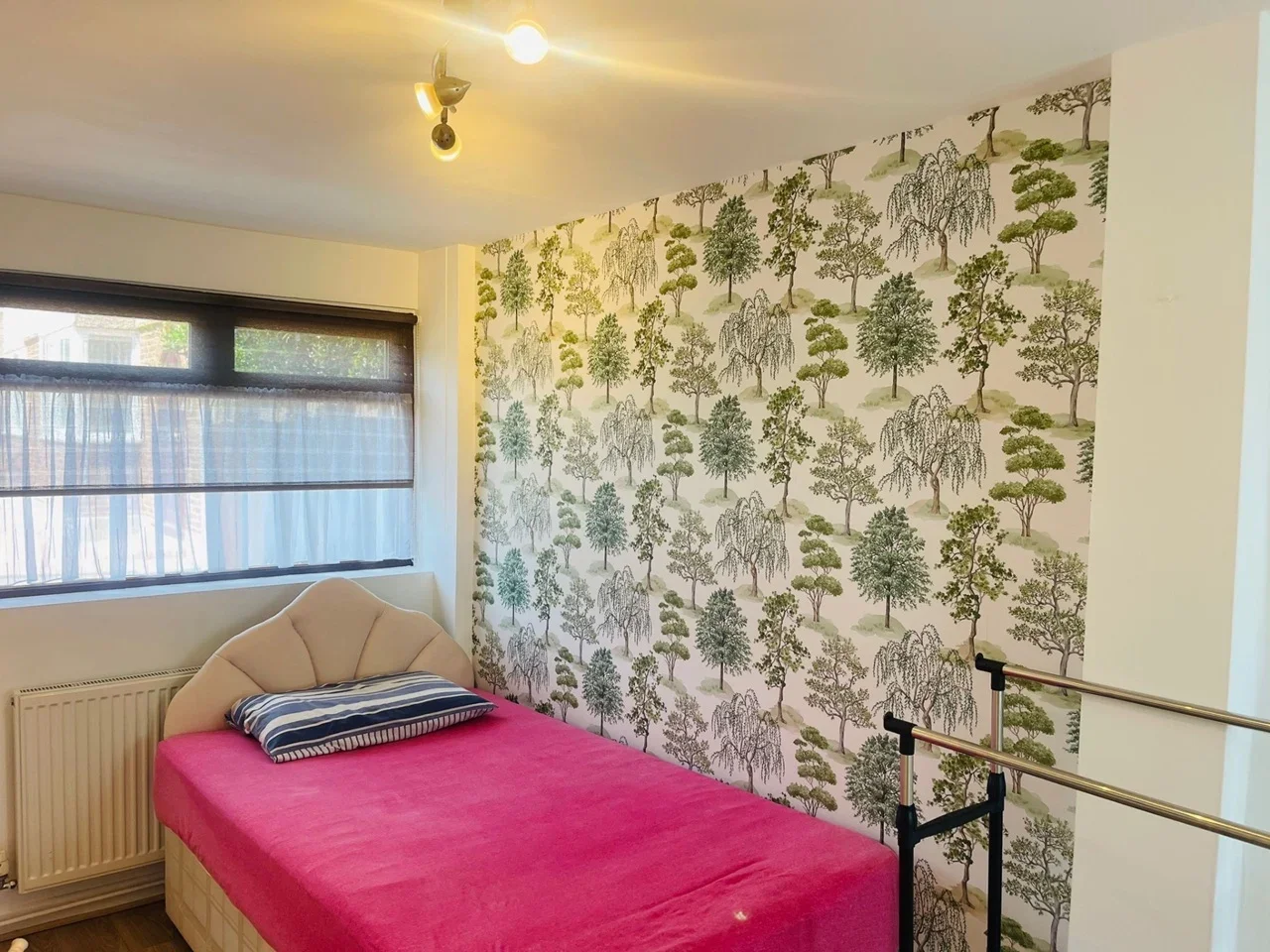 Room Orchard Avenue in Greater London