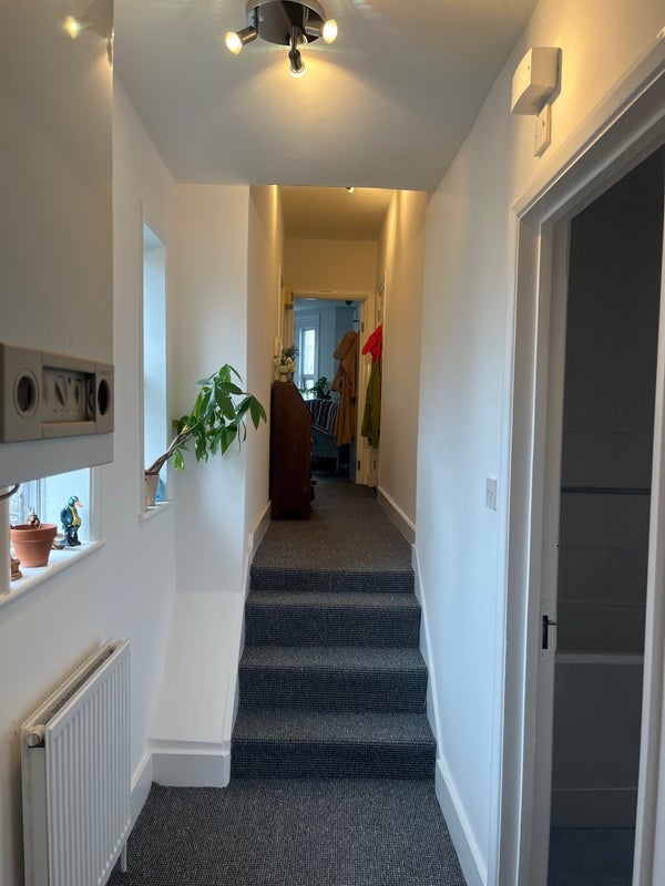 Flat Elgin Road in Greater London