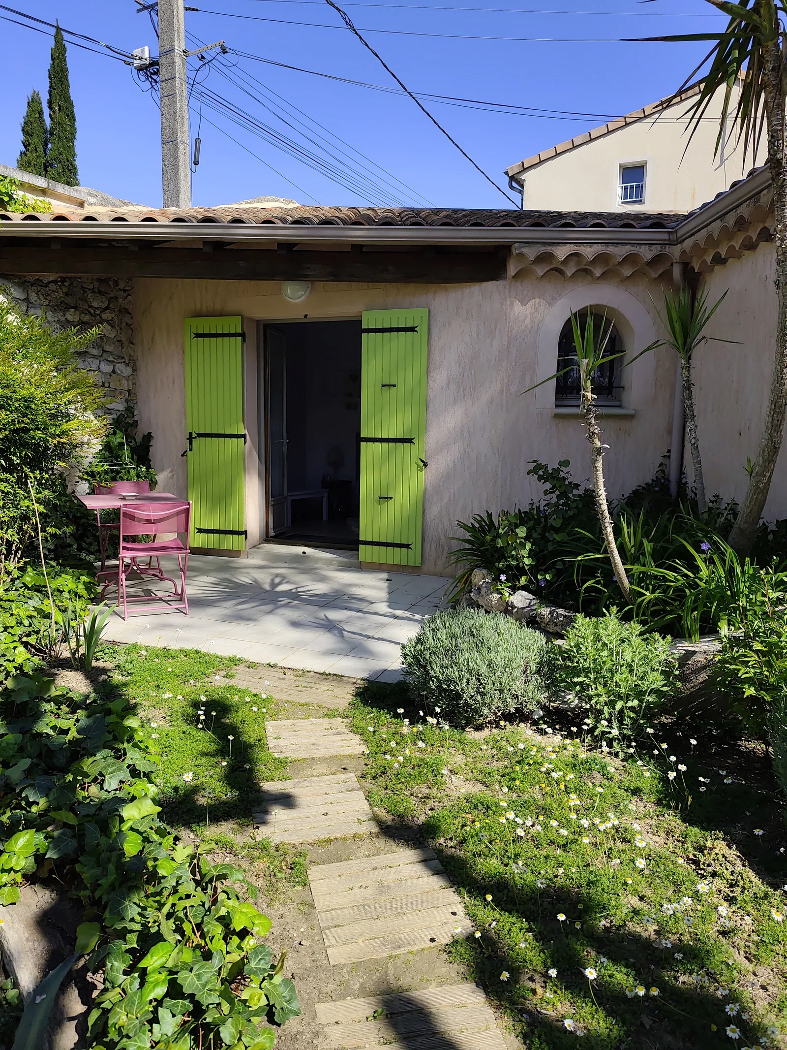 Chambre Rue Recoude à Donzère