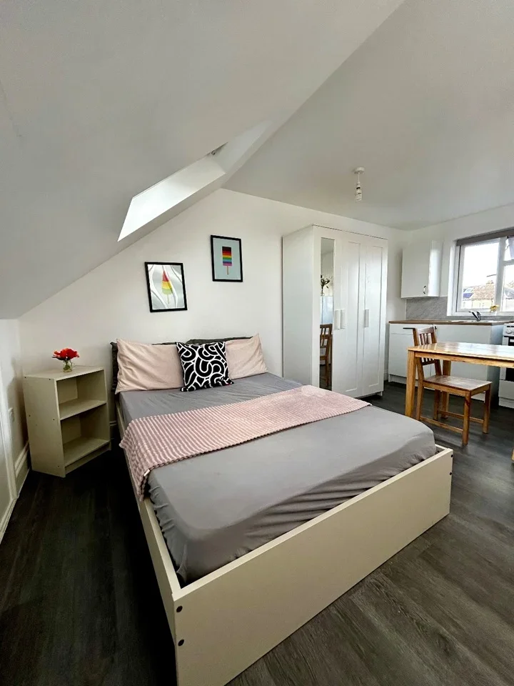Flat Castle Road in Greater London