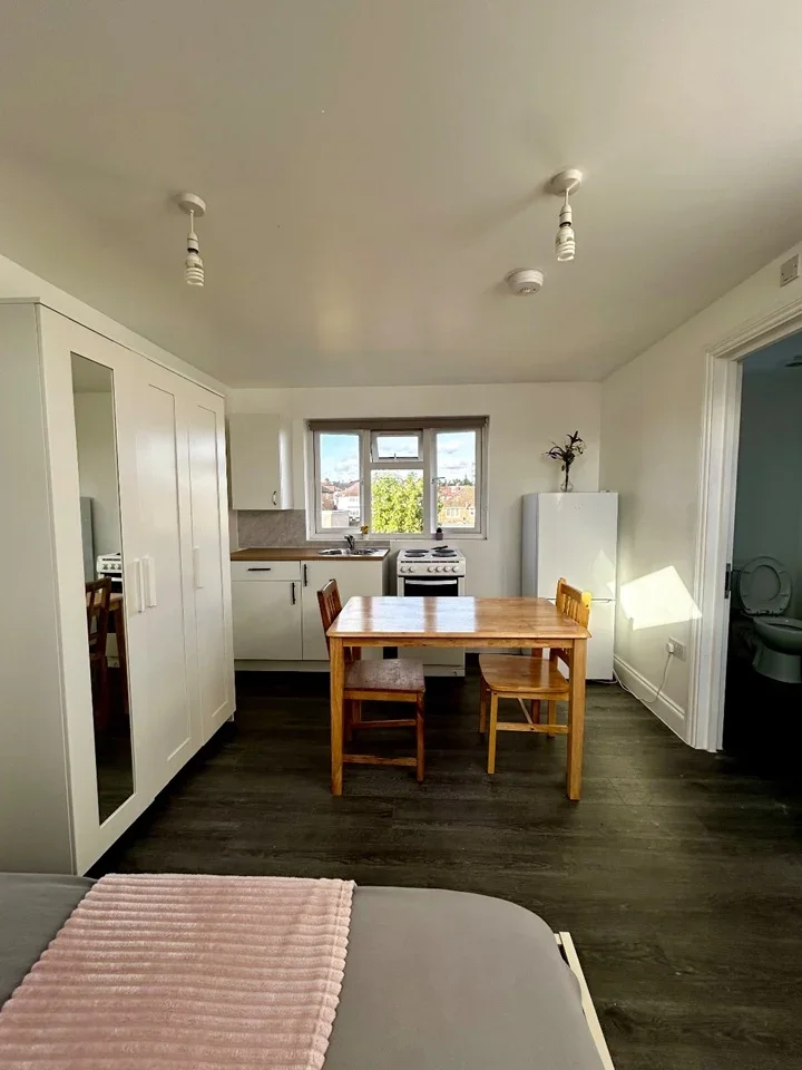 Flat Castle Road in Greater London