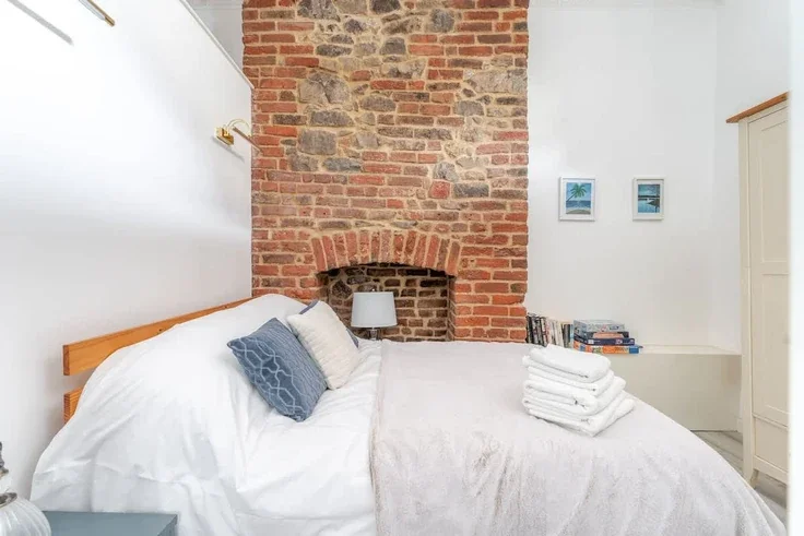 Flat Oakfield Place in Bristol