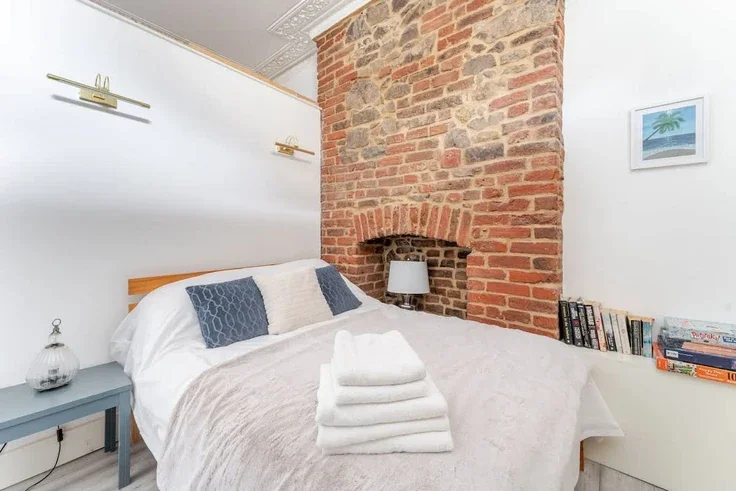 Flat Oakfield Place in Bristol
