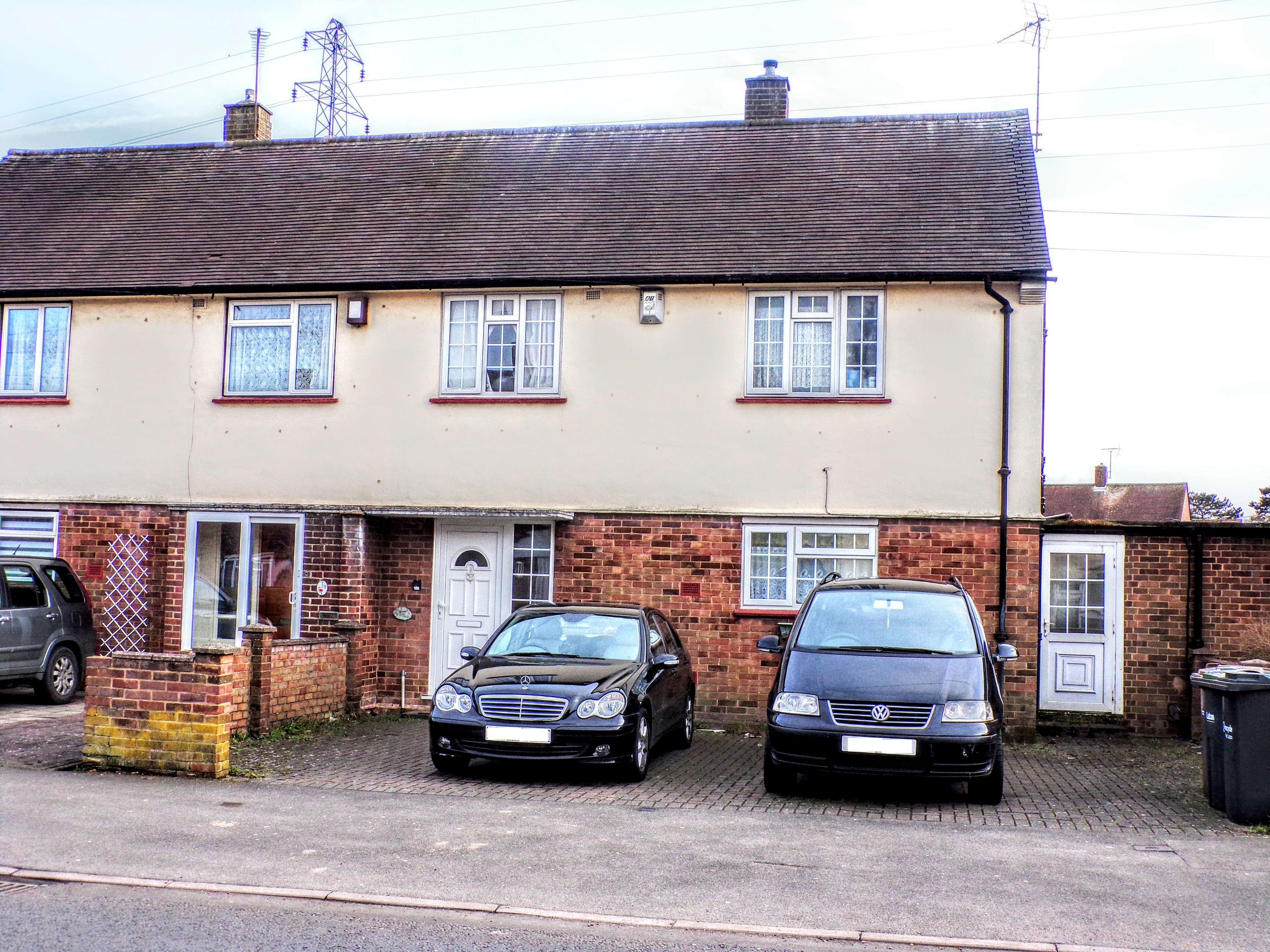House South Drift Way in Luton