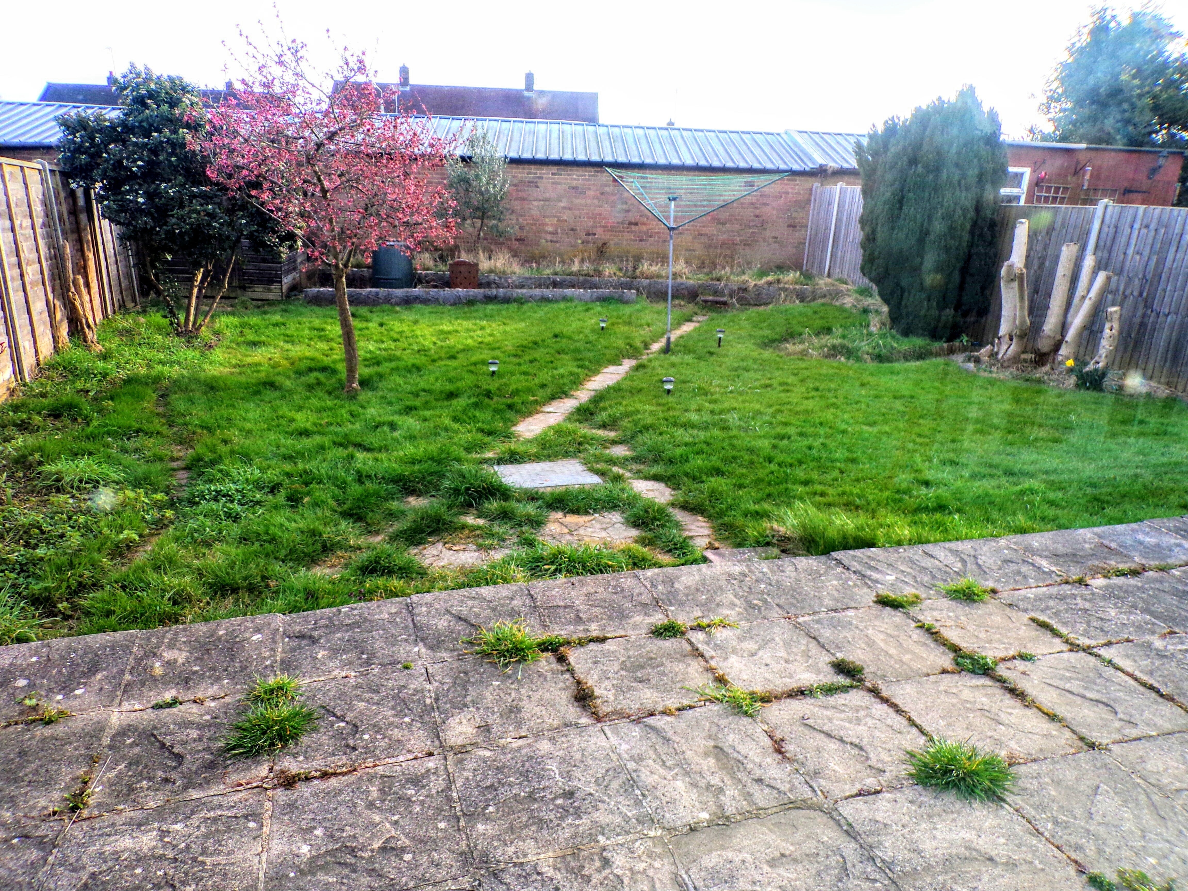 House South Drift Way in Luton