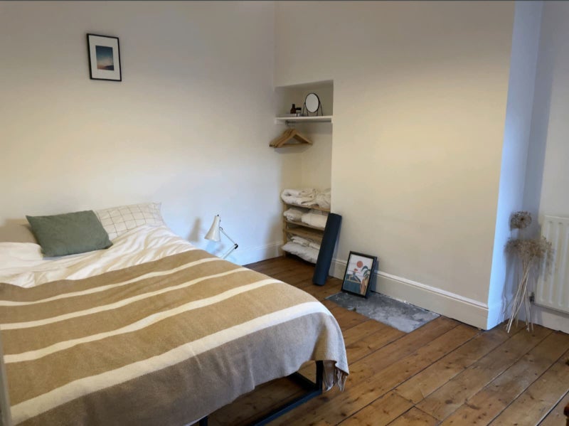 Room Bedford Avenue in Manchester