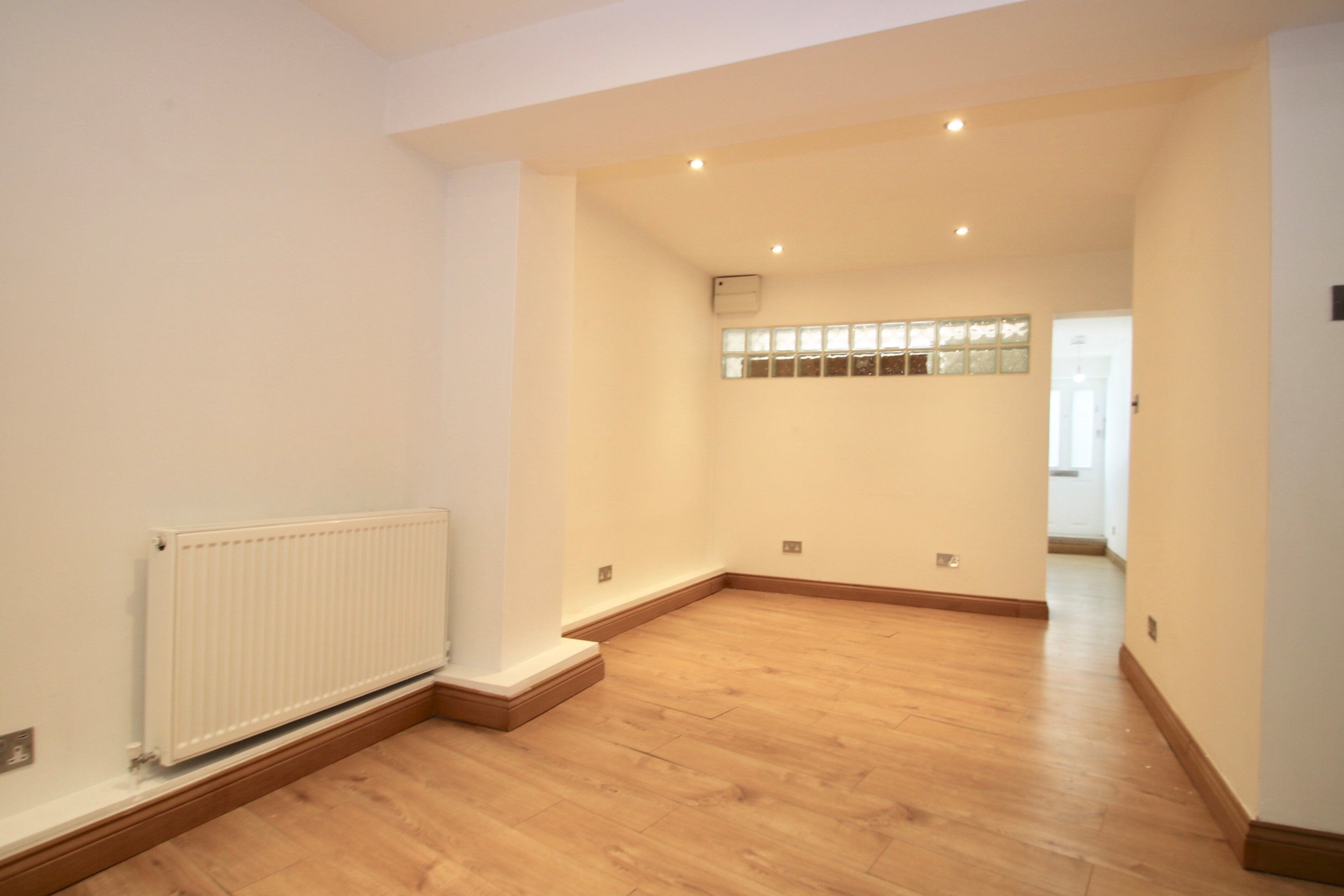 Flat Clarence Road in Greater London