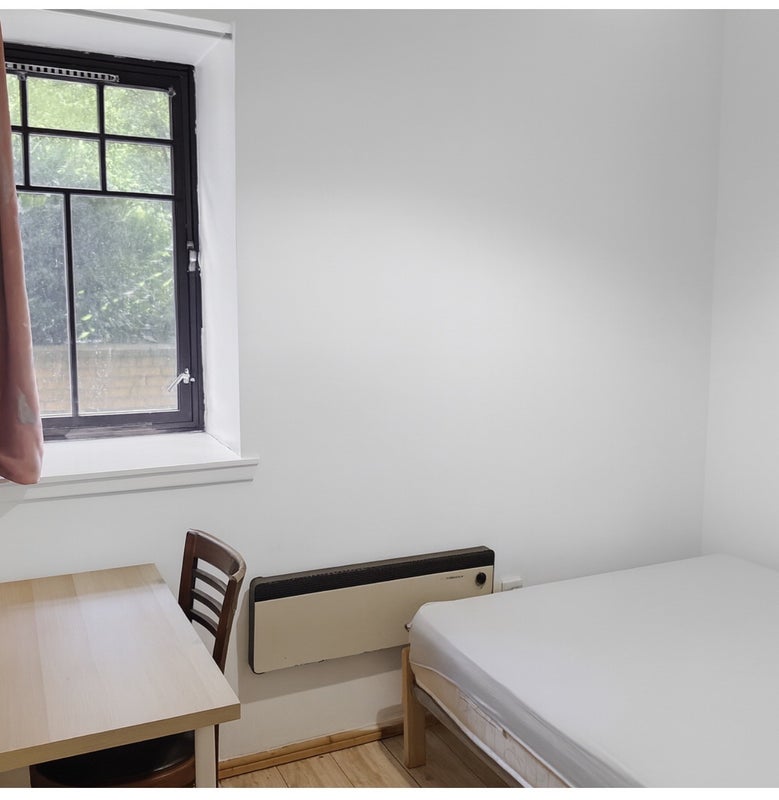 Room Old Dumbarton Road in Glasgow