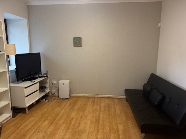 Room Old Dumbarton Road in Glasgow